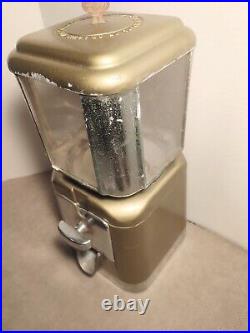 Vintage Working 1950s Universal Vendors Coin Operated Gumball Machine With Key
