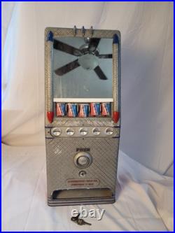 Vintage Working Lawrence Manufacturing Co Gum Penny Vending Machine with Key