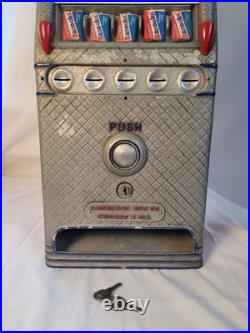 Vintage Working Lawrence Manufacturing Co Gum Penny Vending Machine with Key