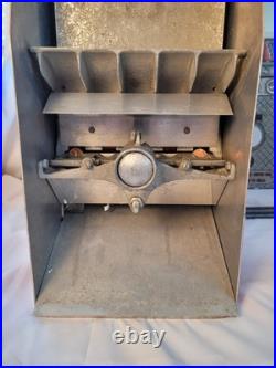 Vintage Working Lawrence Manufacturing Co Gum Penny Vending Machine with Key