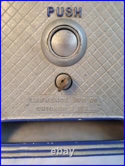 Vintage Working Silver Queen Lawrence Mfg Co Gum Penny Vending Machine with Key