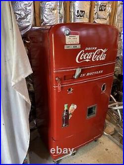 Vintage coke machine BV-56