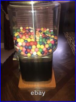 Vintage gumball machine 25 CENTS