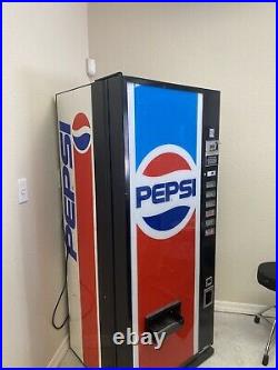 Vintage pepsi vending machine. Well Functioning Pepsi Vending Machine With Key