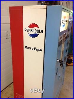 Vintage pepsi vending machine works