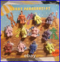 Vintage robot vending machine display card toys charms keychain nos toy machine