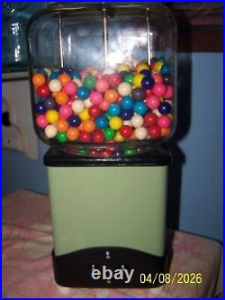 Vintage victor 1 cent gumball vending machine with over 4lbs gumballs lock and key