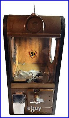 Vintage victor gumball machine. 1940s. Super V 5 Cent Vending Machine. Top Key