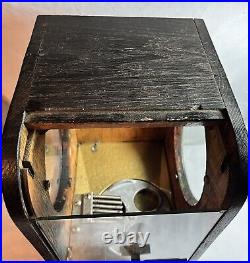Vintage victor gumball machine. 1940s. Super V 5 Cent Vending Machine. Top Key
