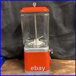 Vintage working Acorn gumball/candy machine with glass globe
