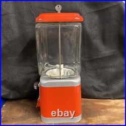 Vintage working Acorn gumball/candy machine with glass globe