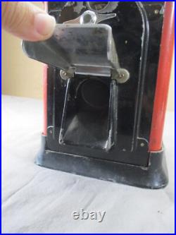 Vtg 1950's Victor 1 Cent Penny Gumball Candy Prize Vending Machine with Key WORKS