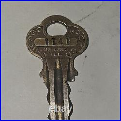 Vtg Red Oak Acorn 1 Cent Gumball /Peanut Machine & Key