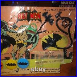 WOW vintage 1960/70 vending machine Batman pins ring and bats Uber RARE