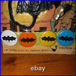 WOW vintage 1960/70 vending machine Batman pins ring and bats Uber RARE