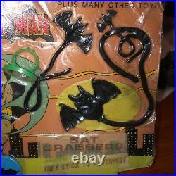 WOW vintage 1960/70 vending machine Batman pins ring and bats Uber RARE
