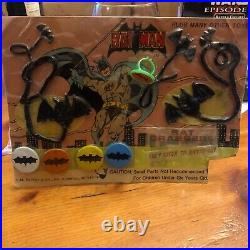 WOW vintage 1960/70 vending machine Batman pins ring and bats Uber RARE