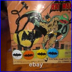 WOW vintage 1960/70 vending machine Batman pins ring and bats Uber RARE