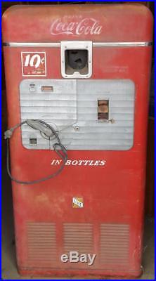 Wonderful Vintage 1940's Original Vendorlator MFG. Coca Cola Vending Machine VMC